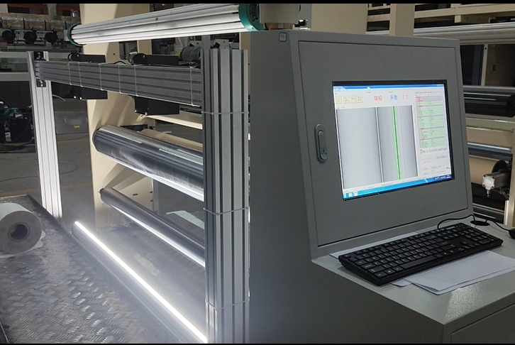 塑料板材在線測厚儀：高效生產(chǎn)的守護(hù)者